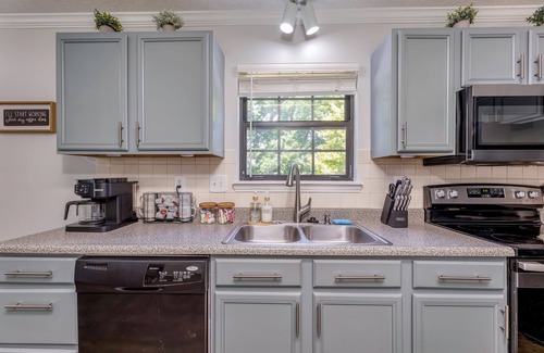 Acton House | Roadmap Lodging: Luxe Retreat at Janel