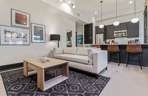 Arts/Warehouse District House | Roami at The Lola | Convention Center | 1 Bedroom