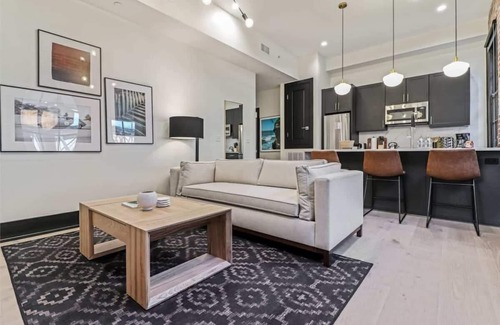 Arts/Warehouse District House | Roami at The Lola | Convention Center | 1 Bedroom