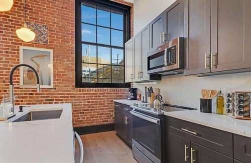 Arts/Warehouse District House | Roami at The Lola | Group Friendly | 6 Bed Combo