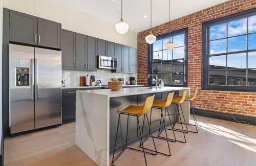 Arts/Warehouse District Apartment | Roami at The Lola Near Bourbon St 3BR #36