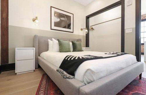 Arts/Warehouse District Apartment | Roami at The Lola Near Bourbon St 3BR #36