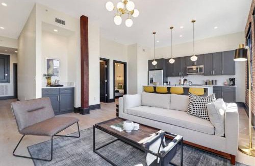 Arts/Warehouse District Apartment | Roami at The Lola Near Bourbon St 3BR #56