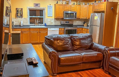Todd Cabin | Roaring Creek Available Labor Day Weekend!