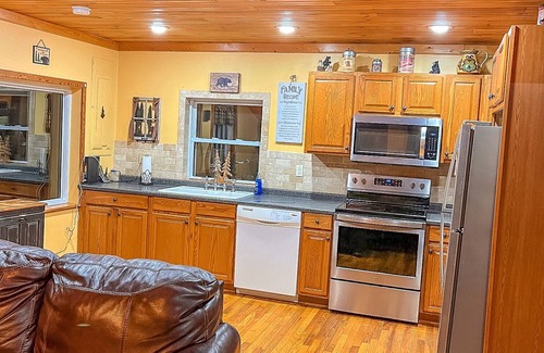 Todd Cabin | Roaring Creek Available Labor Day Weekend!