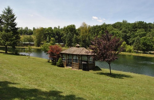 Lenhartsville Other | Robin Hill Camping Resort Premium Cottage 1