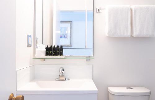 Gorge -Tillicum Area Hotel | Robin Hood Inn and Suites