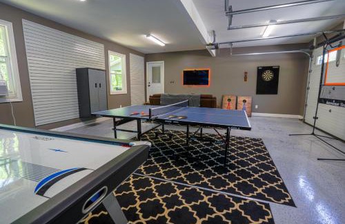 Dahlonega House | Robin's Nest - 4 Bed - Hot Tub & Game Room