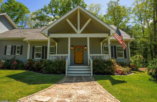 Dahlonega House | Robin's Nest - 4 Bed - Hot Tub & Game Room