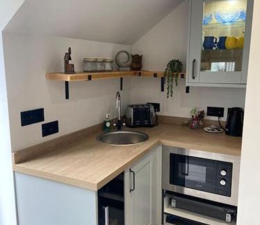 King's Bromley House | Robin's Nest - a self contained detached annex with sky sports & movies