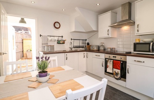 Ashbourne Cottage | ROBIN'S NOOK, pet friendly, character holiday cottage in Ashbourne
