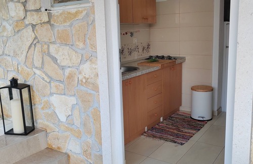 Cove Makarac (Milna) Apartment | Robinson House 70m from the beach