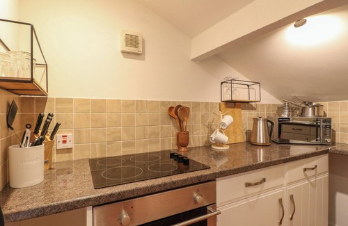 Alstonfield Cottage | ROCK COTTAGE, pet friendly, character holiday cottage in Alstonefield