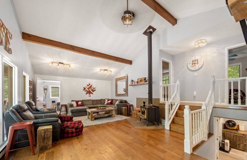 Whitestone Cabin | Rock Point Cottage Escape