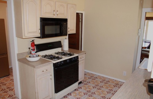 Queens House | Rockaways Hisoric Retreat | 4BR