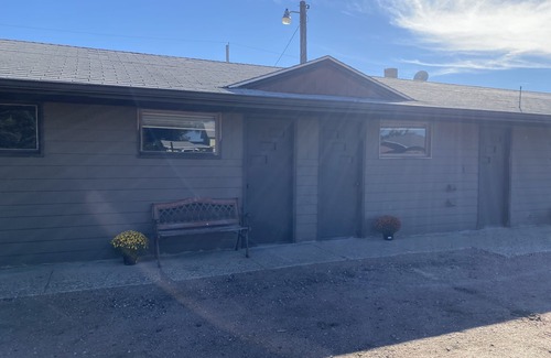 Faulkton House | Rockin' E #2 - clean, updated motel room