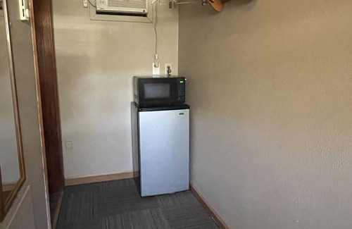 Faulkton Hotel | Rockin' E #4 - clean, updated motel room