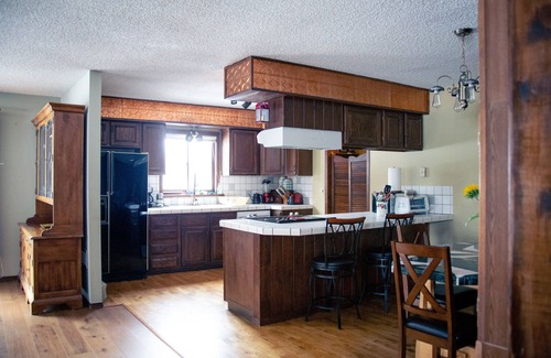 Four Corners House | Rocking H Ranch:10 min to Bozeman Main St./Hot tub/Gameroom/Sleeps 8 in 3 rooms