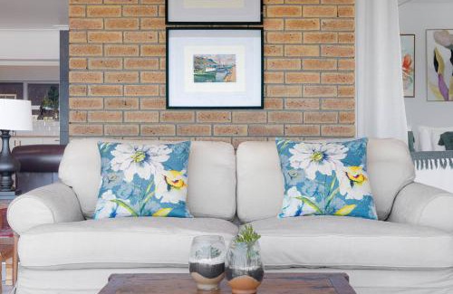Helderberg Rural House | Rocky Bay on the View