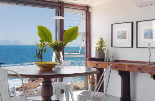 Helderberg Rural House | Rocky Bay on the View