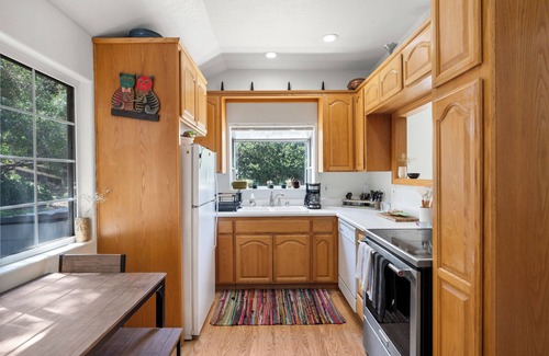 Simi Valley Bed & Breakfast | Rocky Peak Retreat Hillside Home