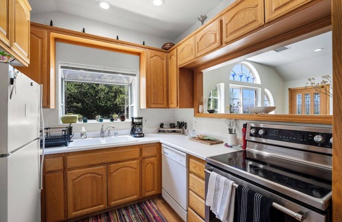 Simi Valley Bed & Breakfast | Rocky Peak Retreat Hillside Home