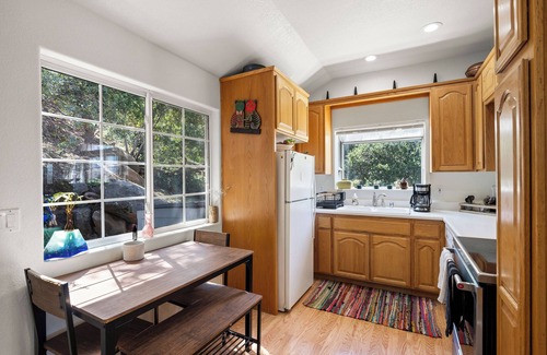 Simi Valley Bed & Breakfast | Rocky Peak Retreat Hillside Home