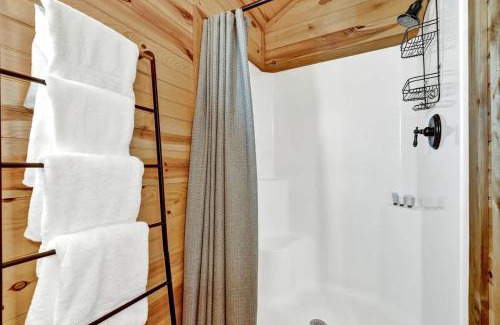 Fredericksburg House | RockyRidge Cabin-Hill Country Views-20 min to Fred