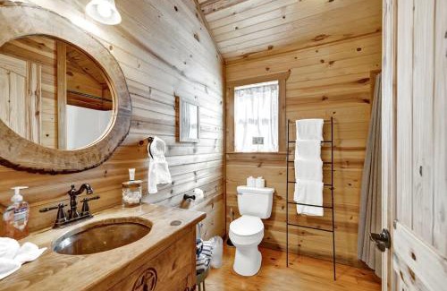 Fredericksburg House | RockyRidge Cabin-Hill Country Views-20 min to Fred