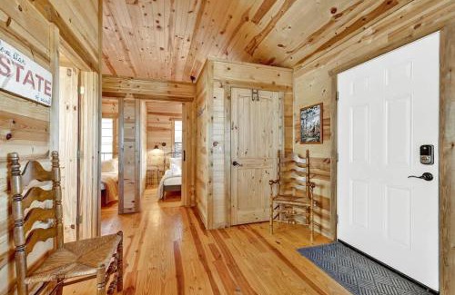 Fredericksburg House | RockyRidge Cabin-Hill Country Views-20 min to Fred