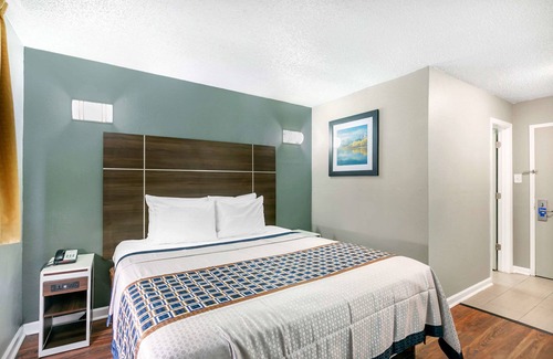 Bristol Hotel | Rodeway Inn Bristol near Sesame Place