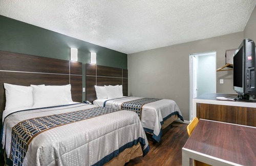 Bristol Hotel | Rodeway Inn Bristol near Sesame Place