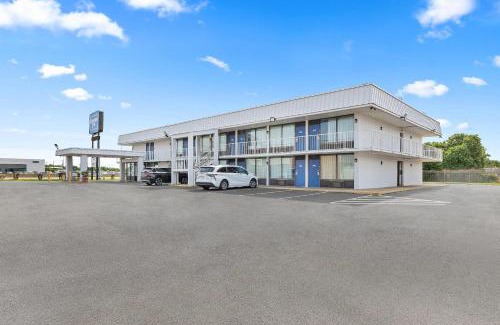 West Memphis Hotel | Rodeway Inn