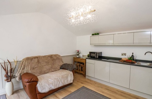 Aislaby Cottage | ROE DEER LODGE, pet friendly, luxury holiday cottage in Sleights