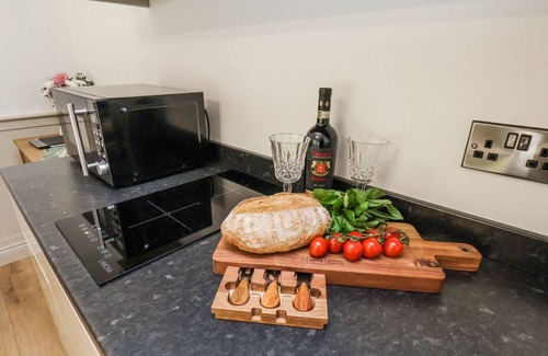 Aislaby Cottage | ROE DEER LODGE, pet friendly, luxury holiday cottage in Sleights