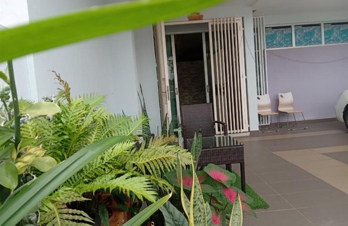 Jenjarom House | ROHANA'S HOMESTAY