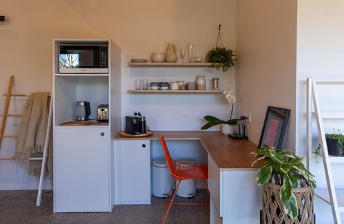 Somerfield Apartment | Roker Street Retreat - Contemporary Kiwi Styled Studio