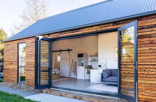 Somerfield Apartment | Roker Street Retreat - Contemporary Kiwi Styled Studio