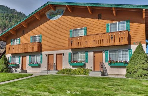 Downtown Leavenworth House | Roma's Luxe Cottage