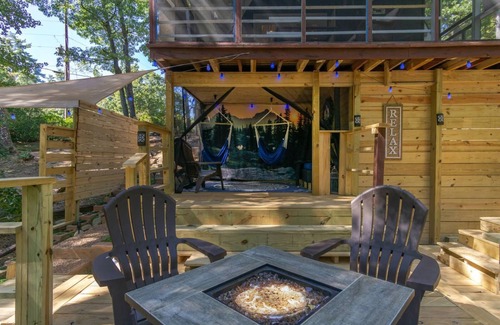 Lake Lure Cabin | Romantic A-Frame Cabin with Hot Tub + Netflix