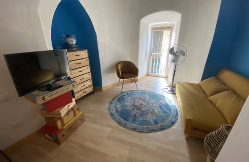 Ortonovo Apartment | Romantic apartment carved out of Tellaro's Saracen Tower