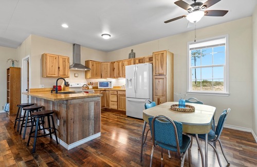 Milam County House | Romantic and peaceful country setting only 25 minutes from Belton or Temple!