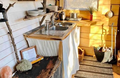 Stjarnsund Cabin | Romantic Cabin right on the lake with fire place