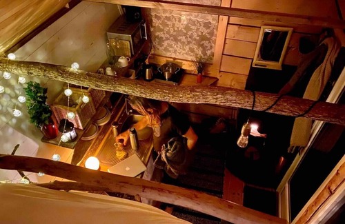 Stjarnsund Cabin | Romantic Cabin right on the lake with fire place