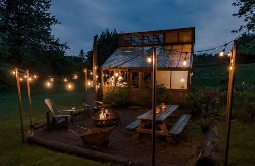 Molalla House | Romantic Cottage for Couples Getaway near Portland | Oregon Rentals