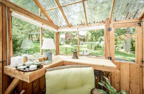 Molalla House | Romantic Cottage for Couples Getaway near Portland | Oregon Rentals