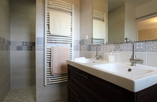 Yssingeaux Bed & Breakfast | Romantic Getaway in Restored Farmhouse with Spa and Garden in Yssingeaux