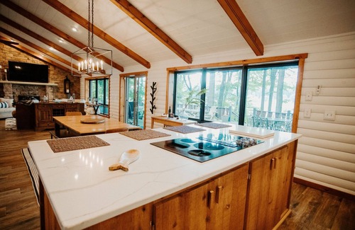 Indian Lake Ski Chalet | Romantic lakefront chalet w/hot tub