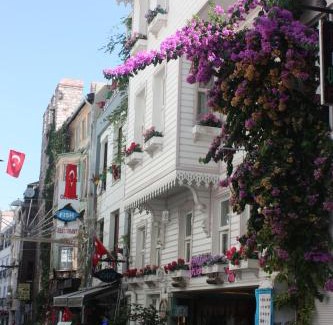 Cagaloglu Apartment | Romantic Mansion