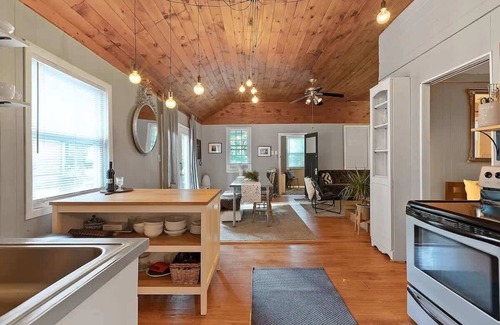 Pocono Pines House | Romantic Pet-Friendly Bungalow